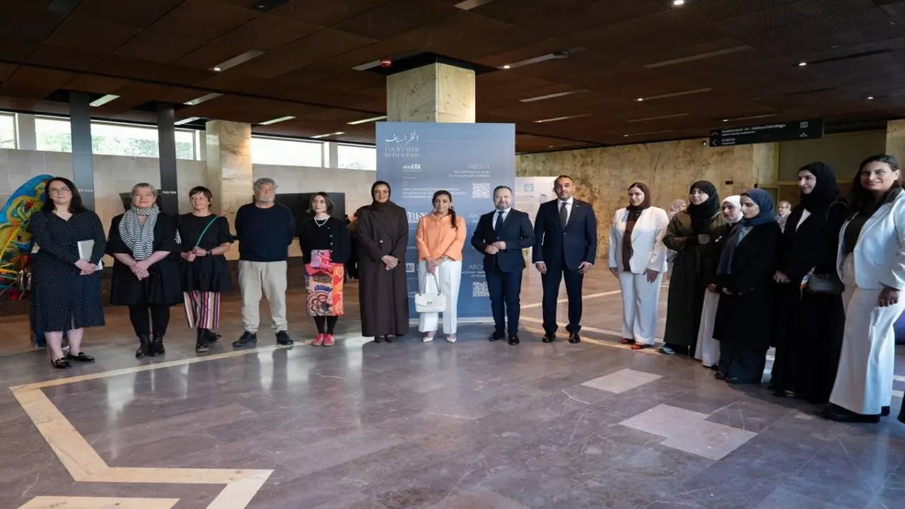 بدور القاسمي تطلق النسخة البولندية لمعرض «الخراريف برؤية جديدة»